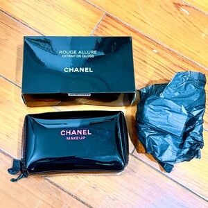 CHANEL Glossy Black Makeup Bag